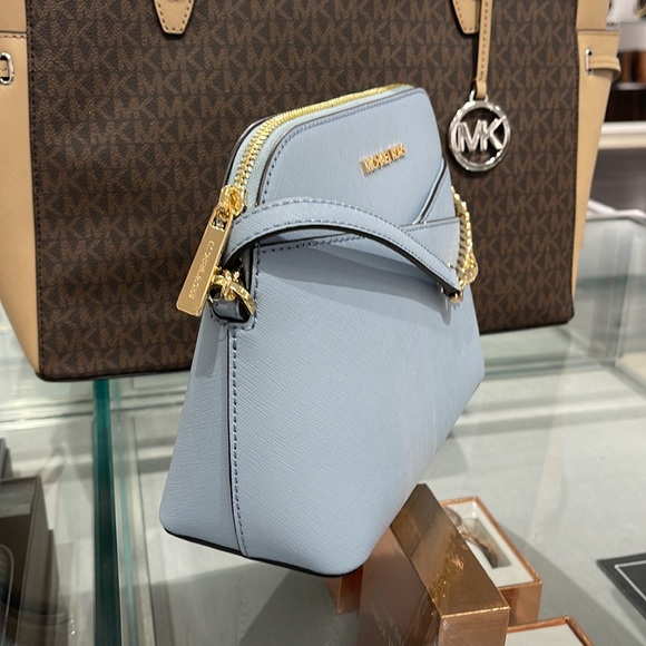 MICHAEL KORS
Jet Set Travel Medium Dome Crossbody Bag
Pale Blue 
NWT - Picture 4 of 16